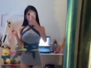 صورة شخصية لفتاة صينية ذات صدر كبير